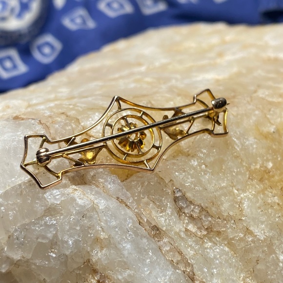 Antique 10k Gold Diamond and Natural Pearl Broach - Picture 10 of 12